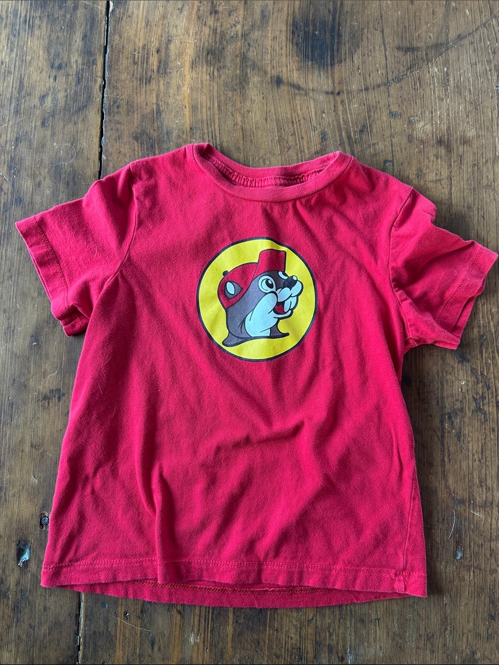 Buc-ee's Red Short-Sleeve Kids Tee with Mascot Badge